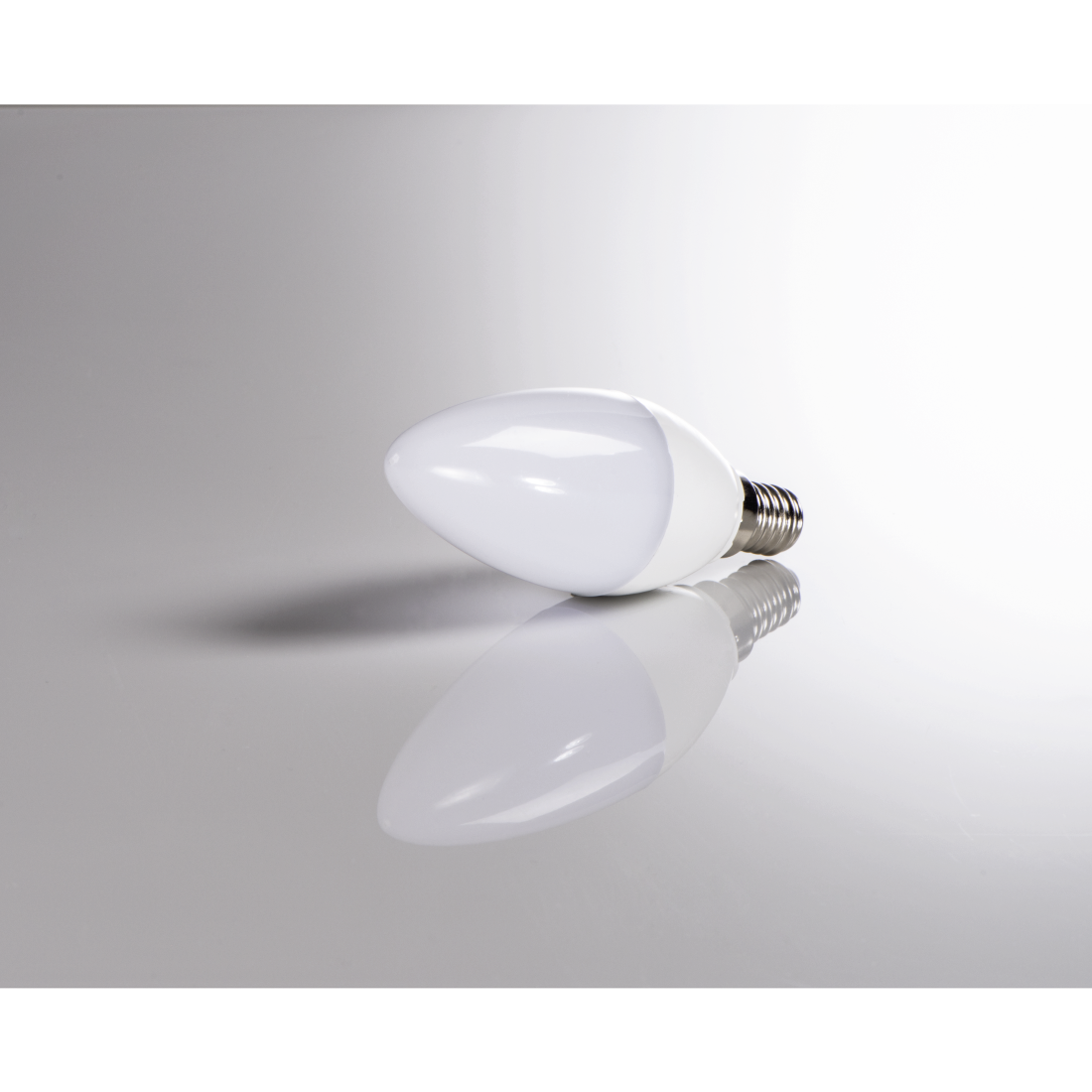 XAVAX 112504LED Bulb, E14, 520lm replaces 40W Candle Bulb, daylight