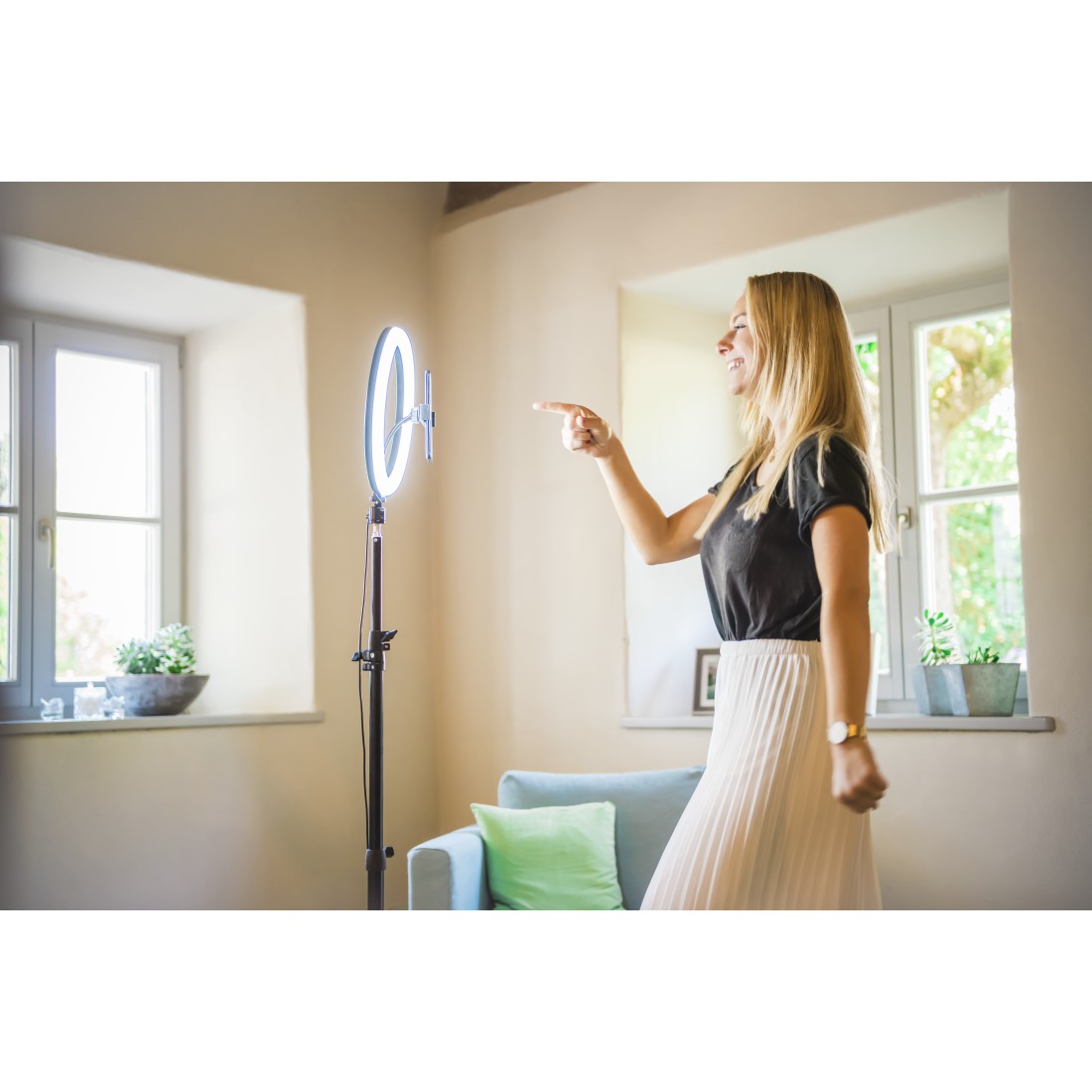 HAMA 4643 SPOTLIGHT 120 LED RING LIGHT,TRIPOD, 12"