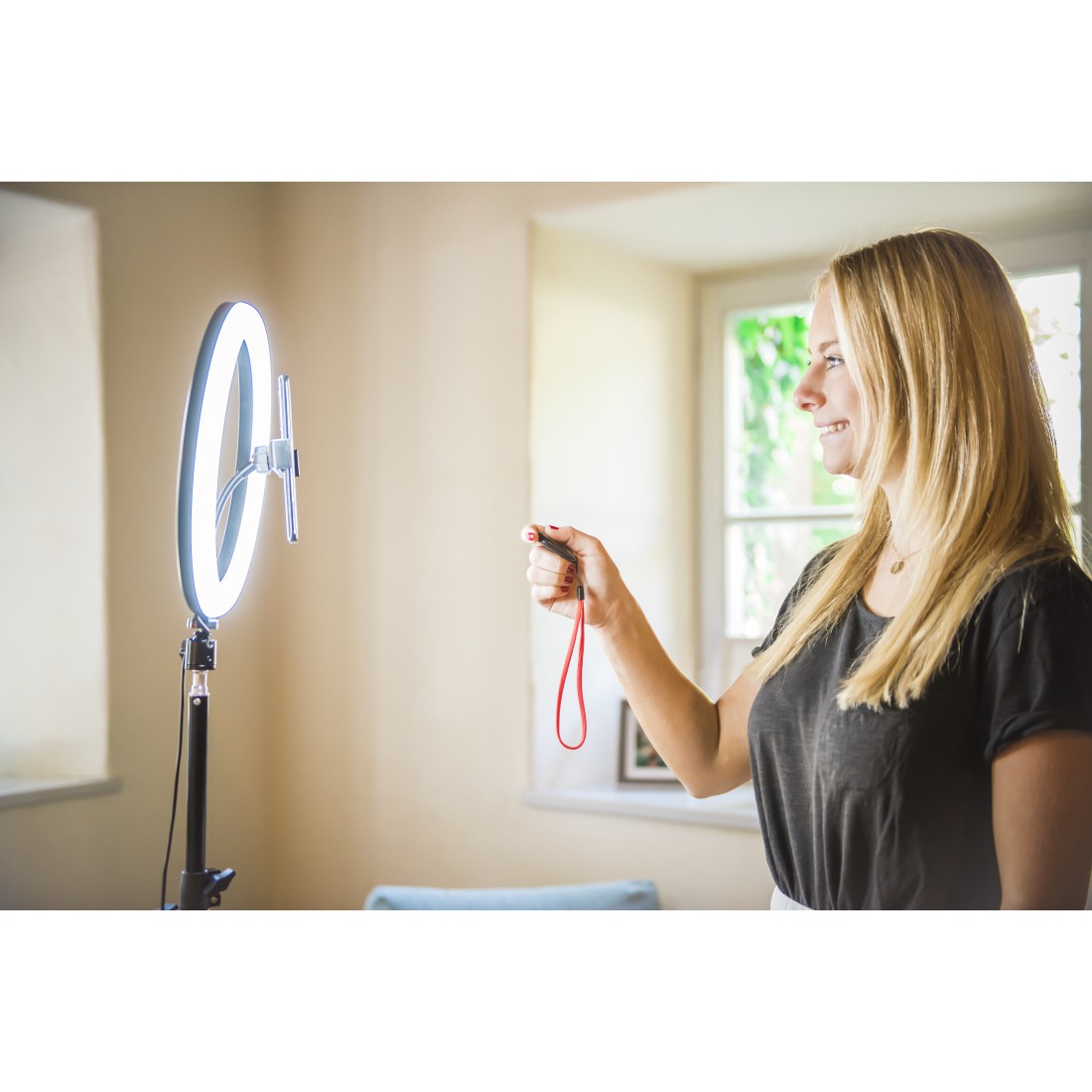 HAMA 4643 SPOTLIGHT 120 LED RING LIGHT,TRIPOD, 12"