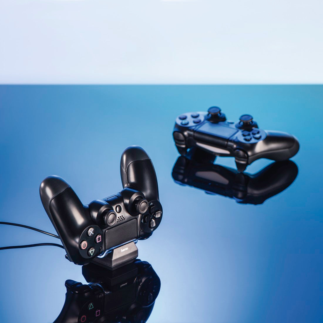 Hama 115468 "Mini" Single Charging Station for PS4/SLIM/PRO