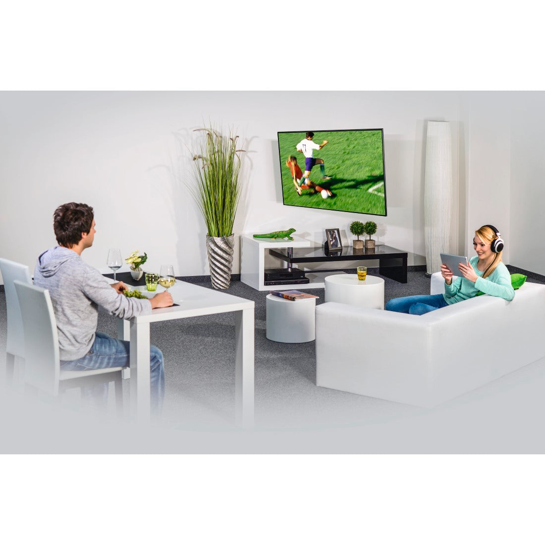Hama 118103 FULLMOTION TV wall mount, 1 star, 400x400, 165cm (65 "), 2 arms, black